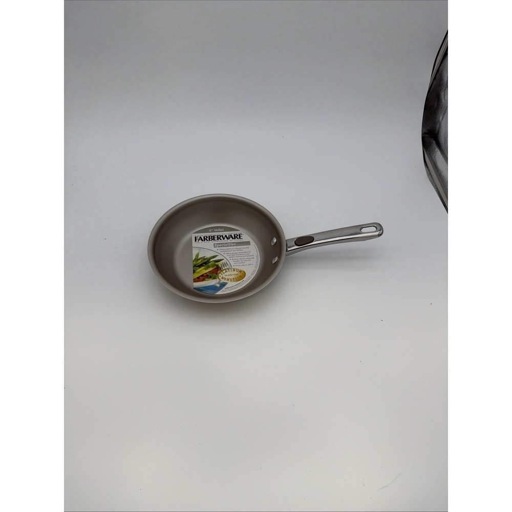 Farberware Easy Clean 8 Inch Nonstick Frying Pan / Skillet, Dishwasher Safe, Cha